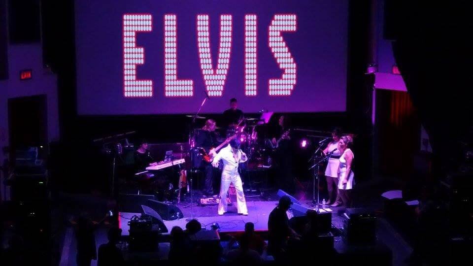 Hommage Elvis — Forever King